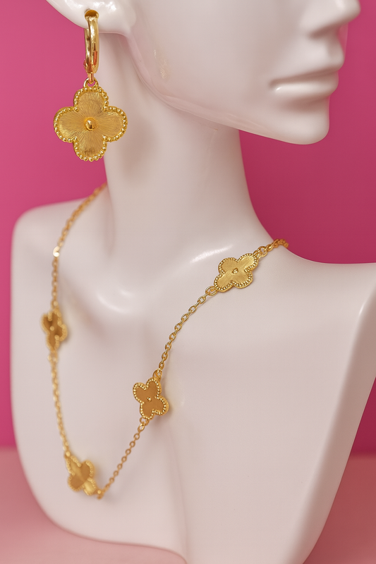 Golden Clover Elegance Set – Necklace & Earrings